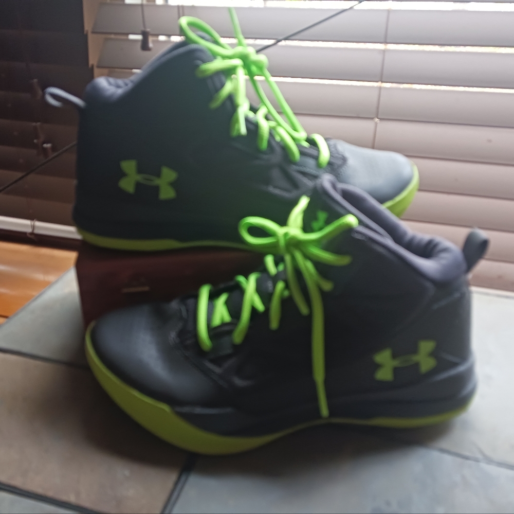 Underarmour sneakers